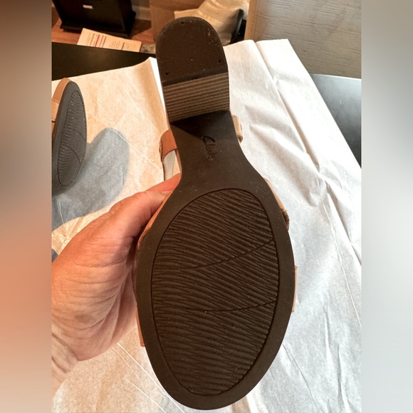 Clarks open-toed 3 1/2” heel shoes, Size 8 - Picture 12 of 13